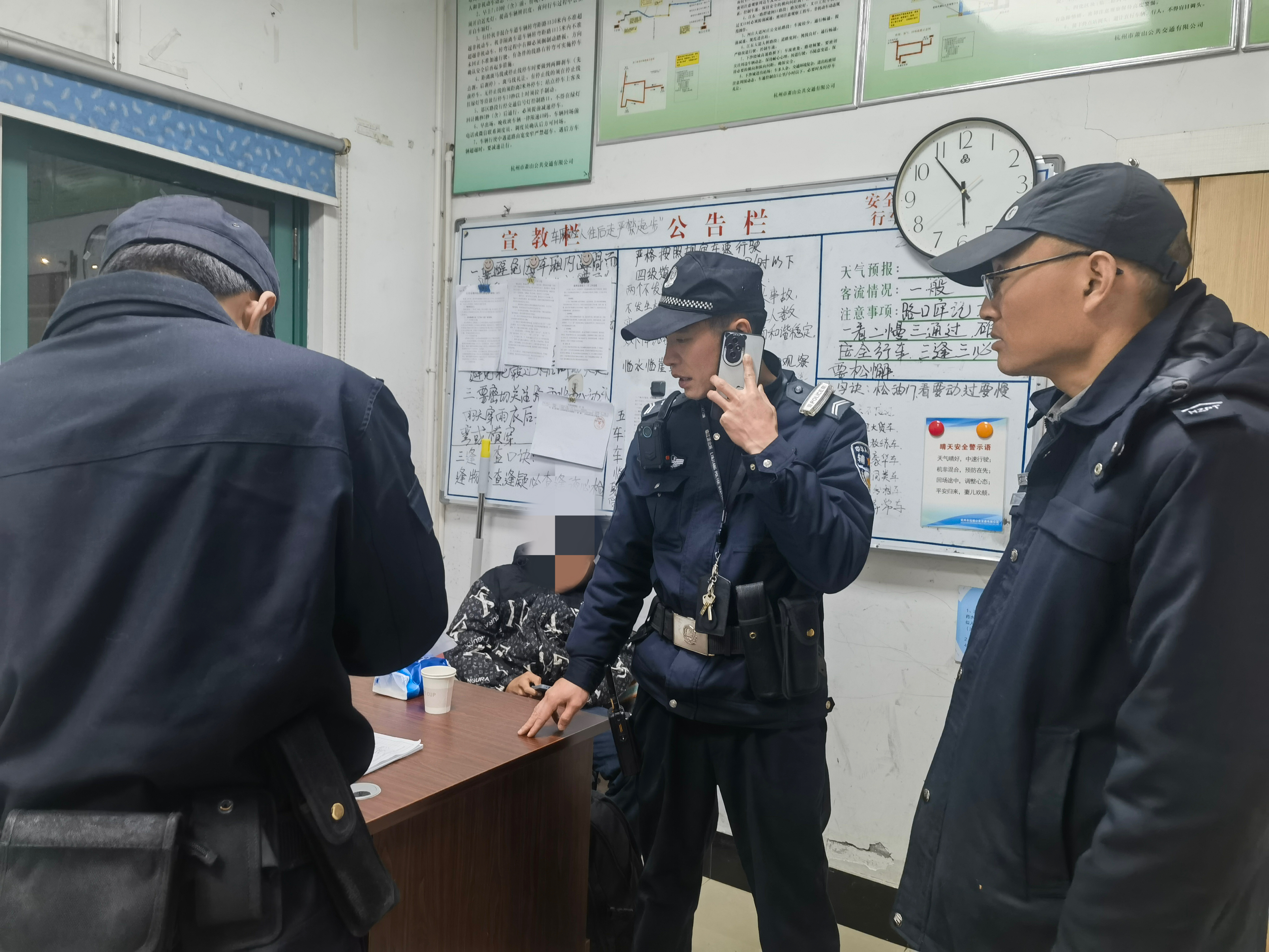 男孩離家出走 司機暖心守護